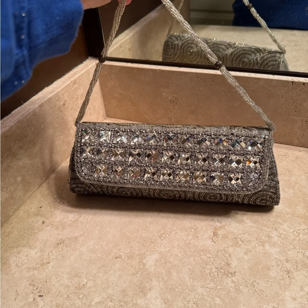 Stunning crystal & beads Elegant Silver Clutch Bag. It’s a must have